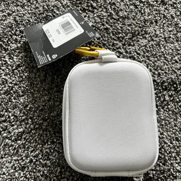 Brand new with tags Under Armour micro case - Picture 2 of 3